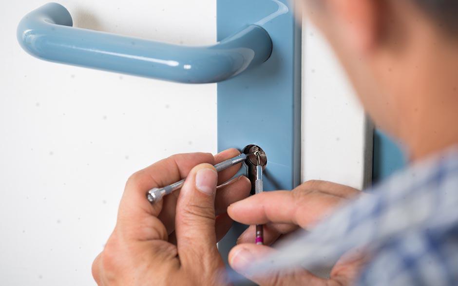 travaux à nos artisans serrurier prix Paris 16