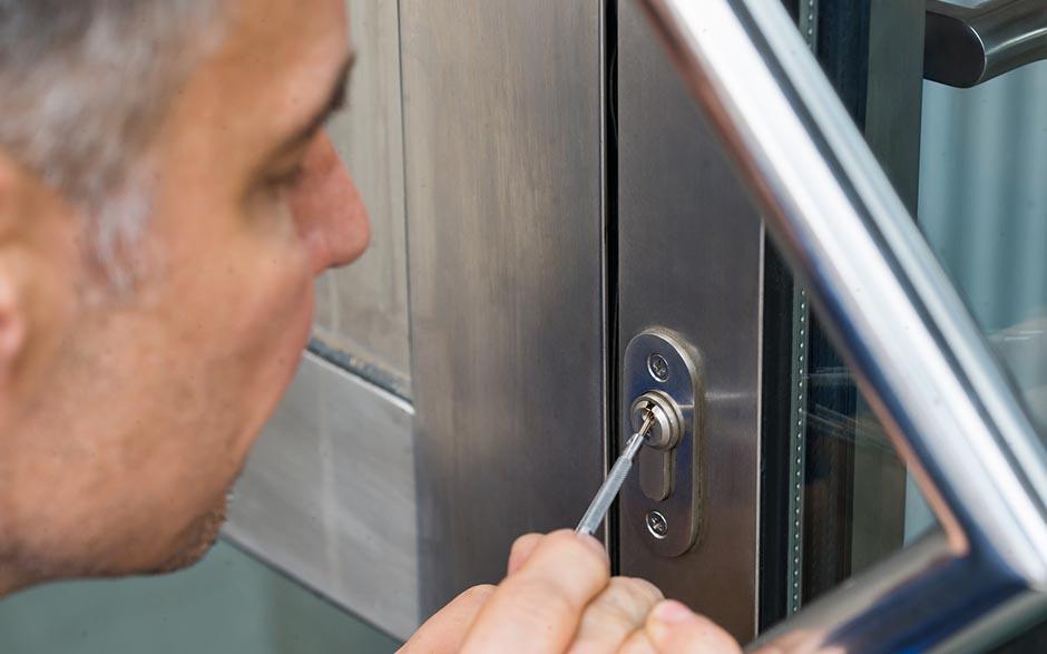 comment ouvrir une porte sans clé Arles